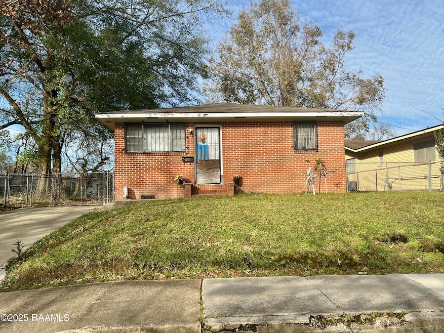 633 E Laurent Street