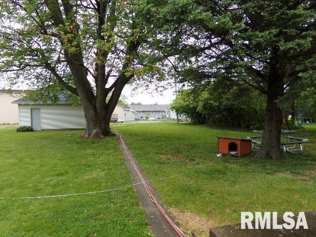 105 S Columbia St, Grand View, IA 52752 - photo 1