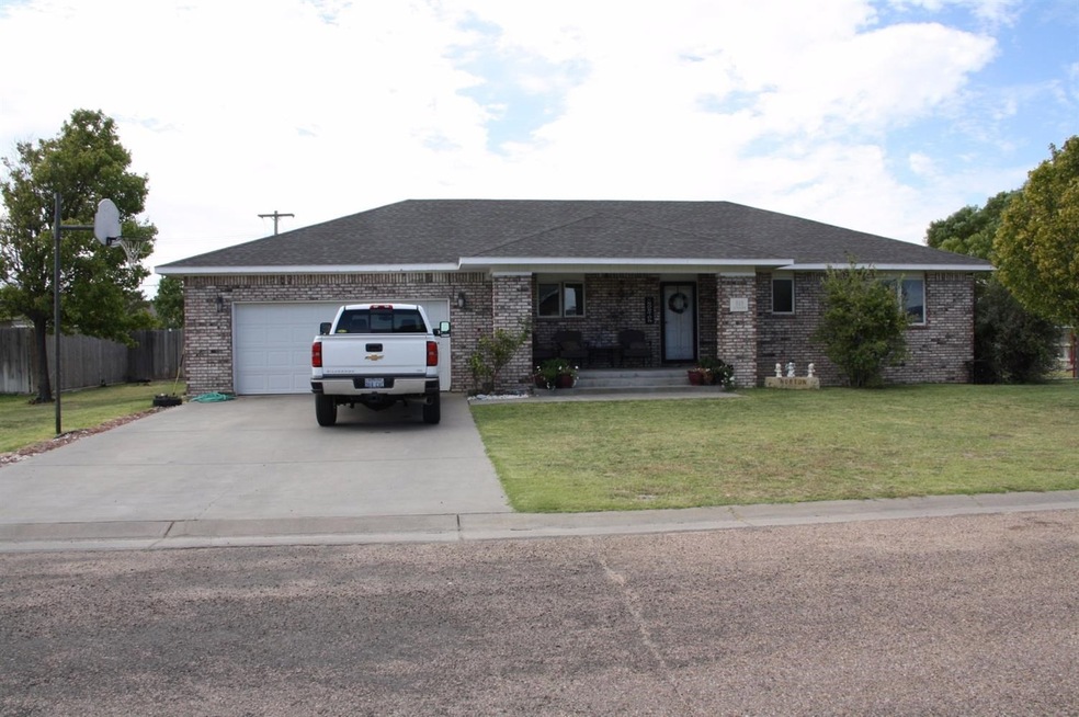 519 Jayhawk Ave, Hugoton, KS 67951 - photo 1