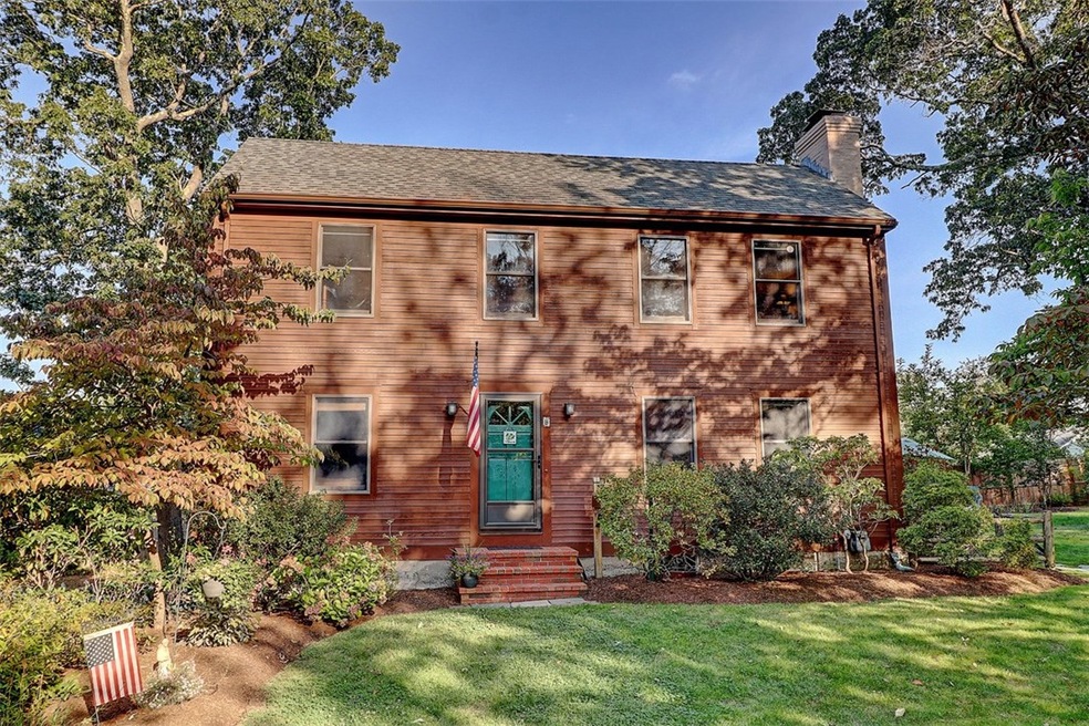 8 Maudsley Ave, Barrington, RI 02806 - photo 1