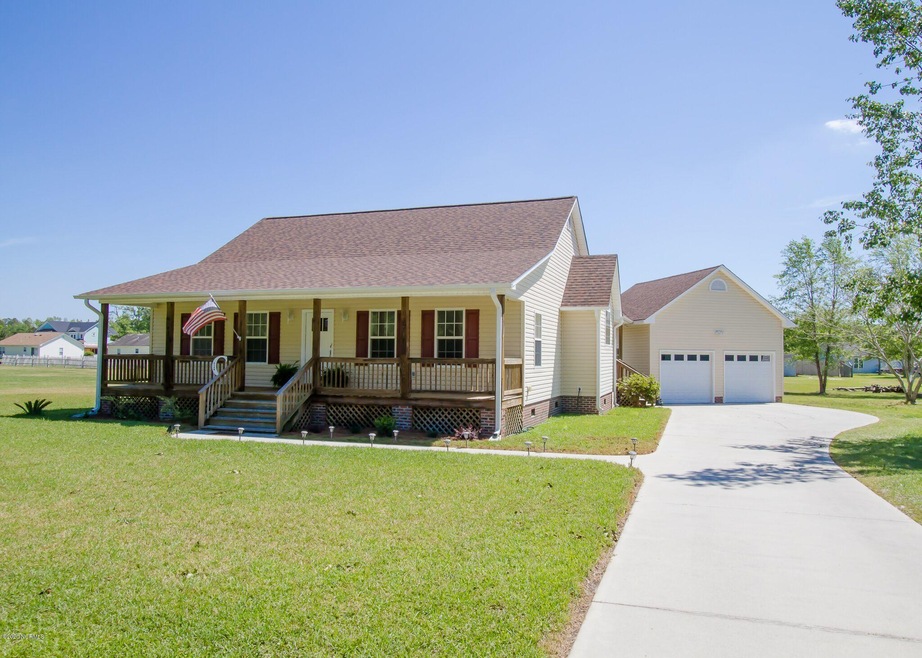 front view with detached garage