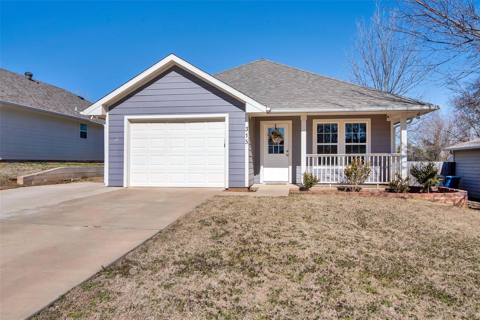 315 W Bond St, Denison, TX 75020 - photo 1