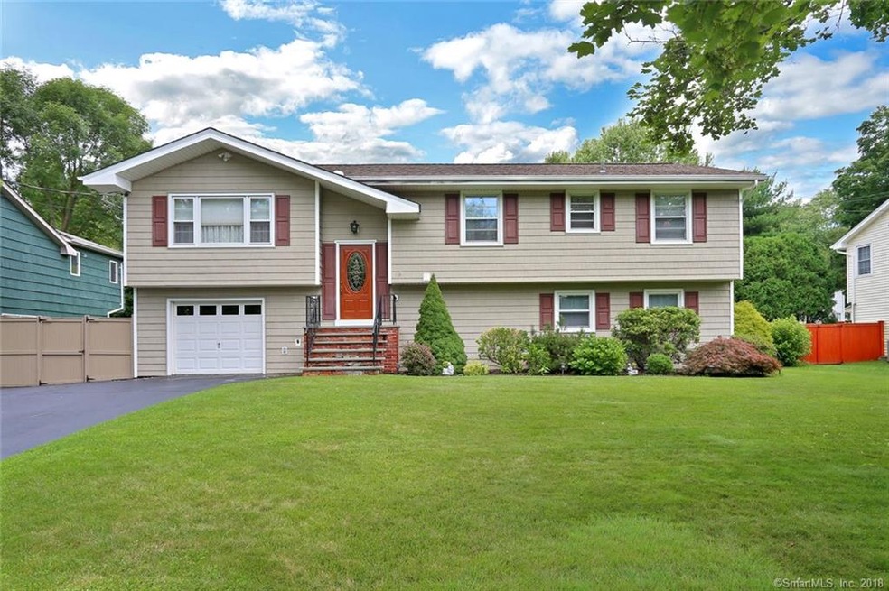 79 Three Lakes Dr, Stamford, CT 06902 - photo 1