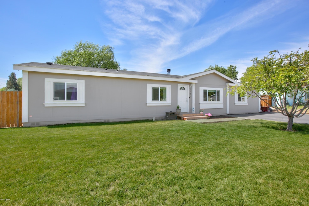 6204 Crestfields Rd - Yakima WA