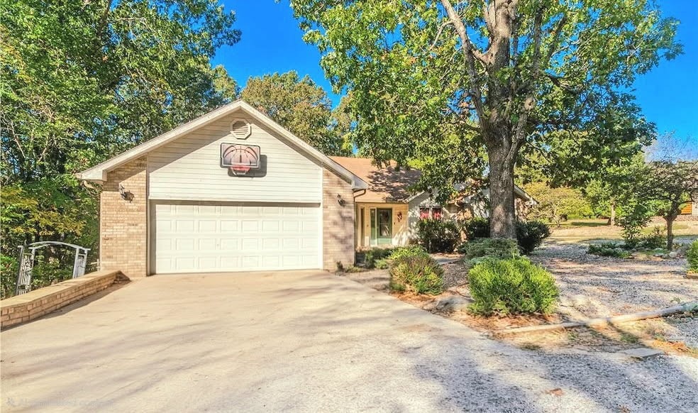 2 Quantock Hills Ln, Bella Vista, AR 72715 - photo 1