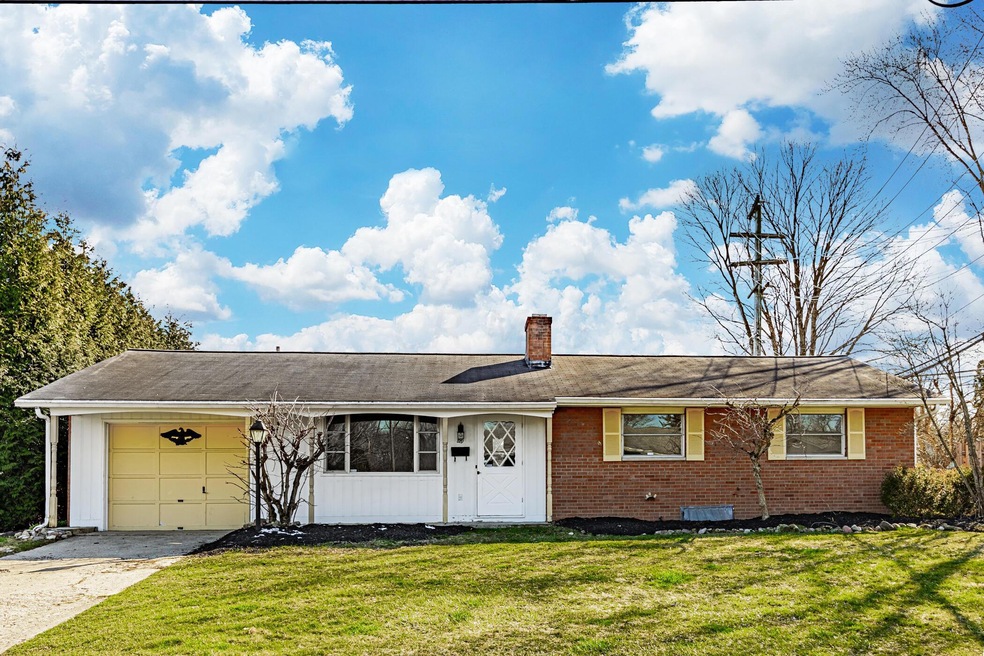 889 Thomas Lane 002
