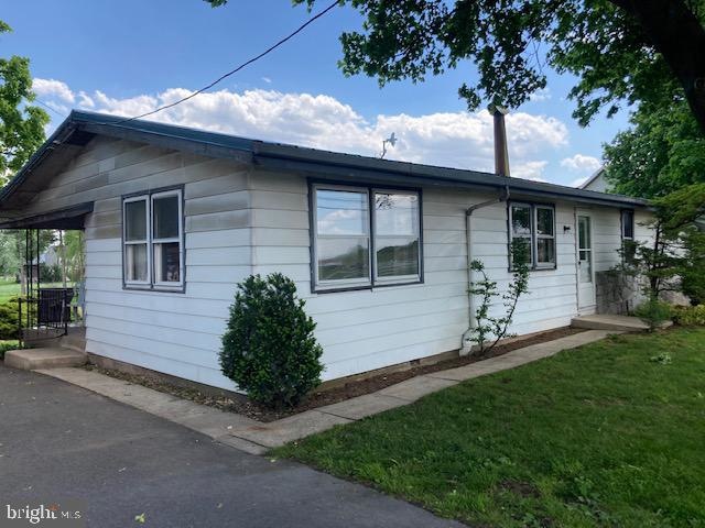 670 Lancaster Ave, New Holland, PA 17557 - photo 1