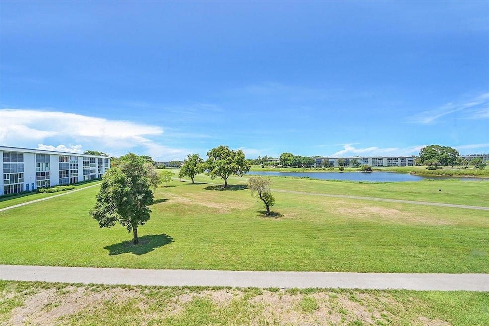 2801 Victoria Way unit D3, Coconut Creek, FL 33066 - photo 1