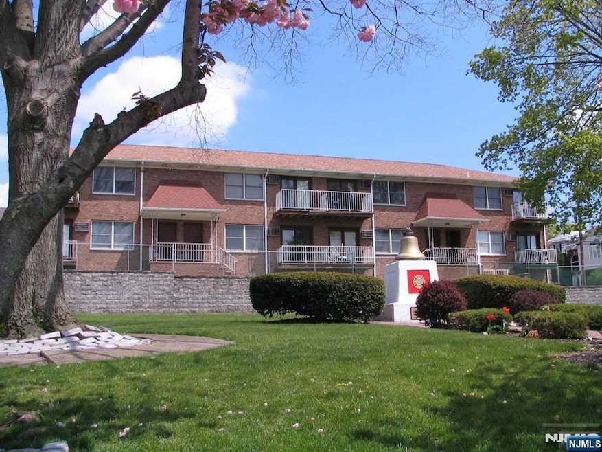510 Hackensack St unit 5, Carlstadt, NJ 07072 - photo 1