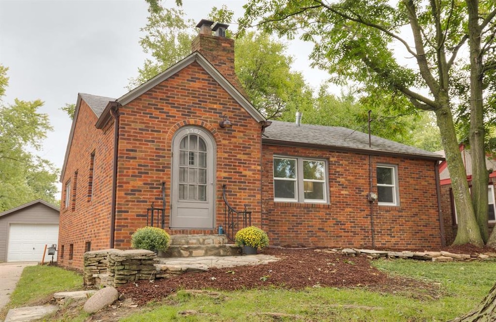 3507 Franklin Ave, Des Moines, IA 50310 - photo 1