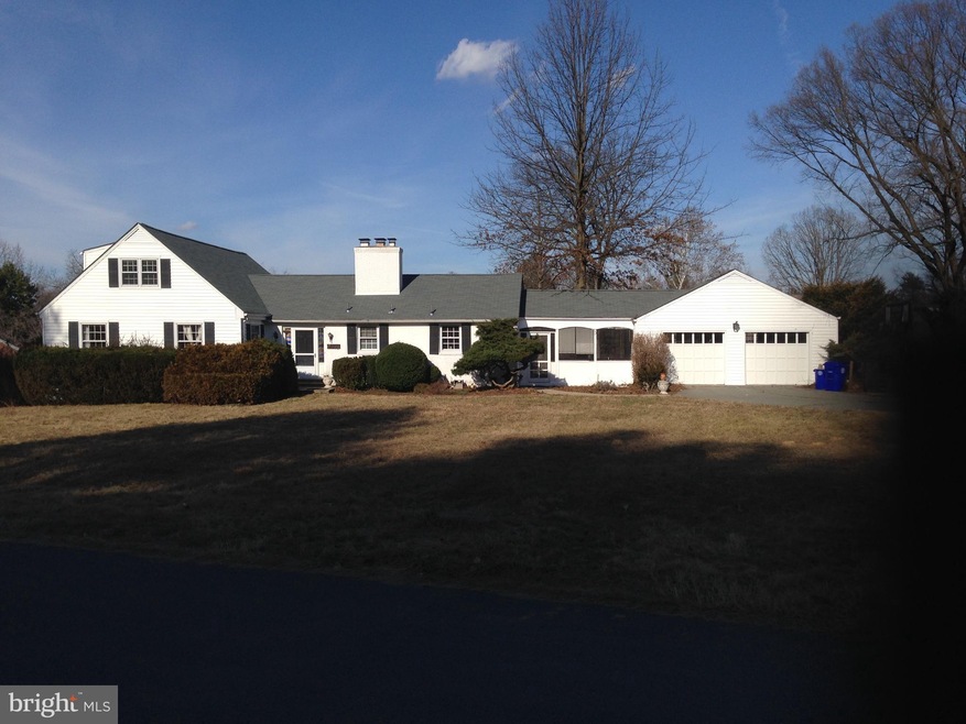 9401 Seddon Rd, Bethesda, MD 20817 - photo 1