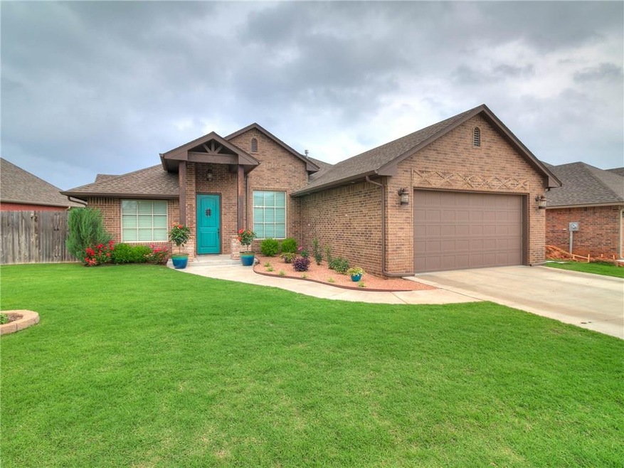 1608 Post Oak Ln, Moore, OK 73160 - photo 1