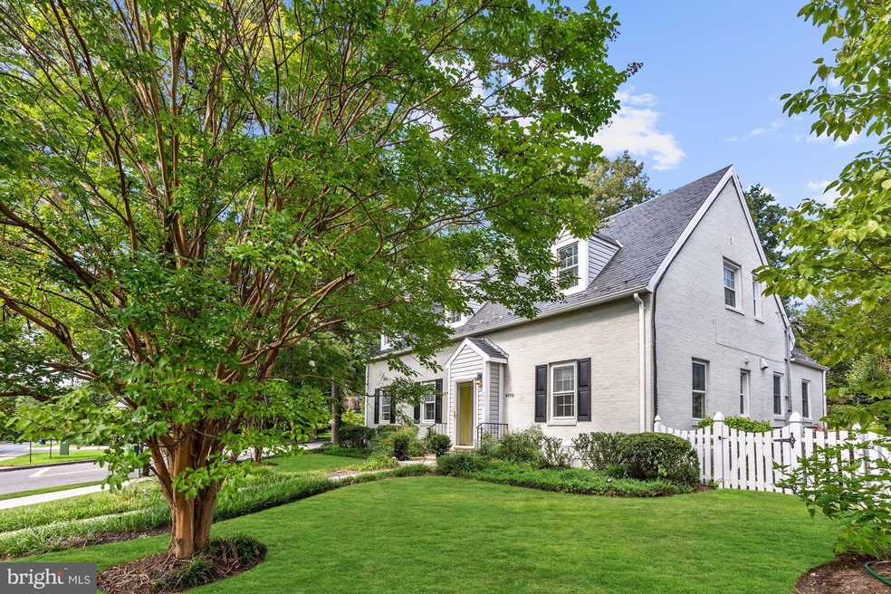 4659 Massachusetts Ave NW, Washington, DC 20016 - photo 1