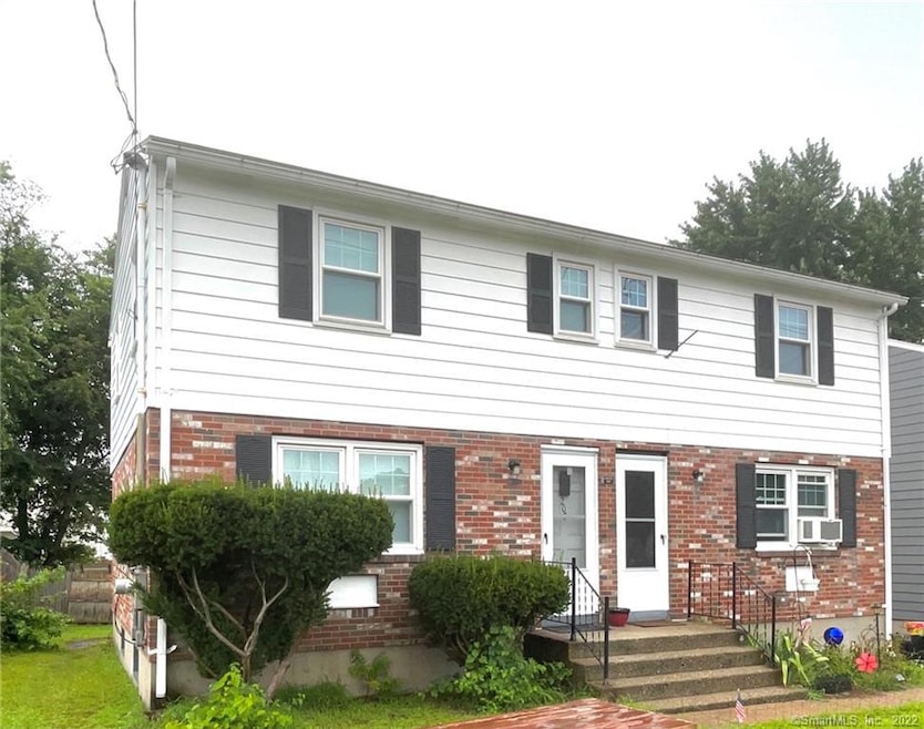 205 Nottingham St unit 207, Springfield, MA 01104 - photo 1