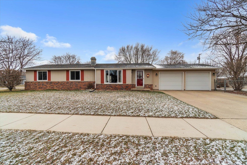 1316 W Burbank Ave, Janesville, WI 53546 - photo 1