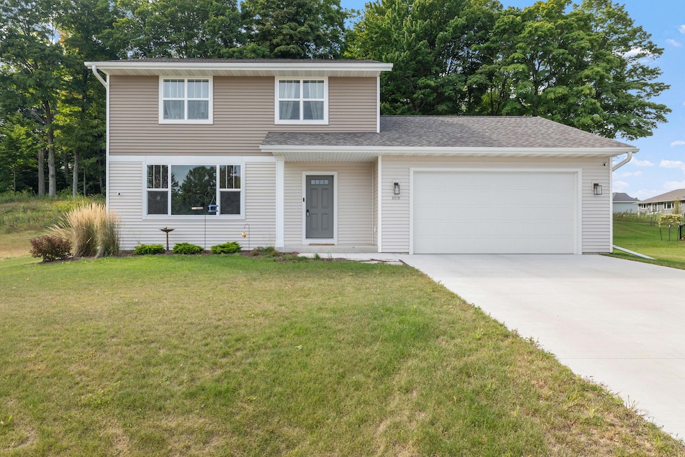 2519 Stonebrook Dr, Sheboygan, WI 53081 - photo 1
