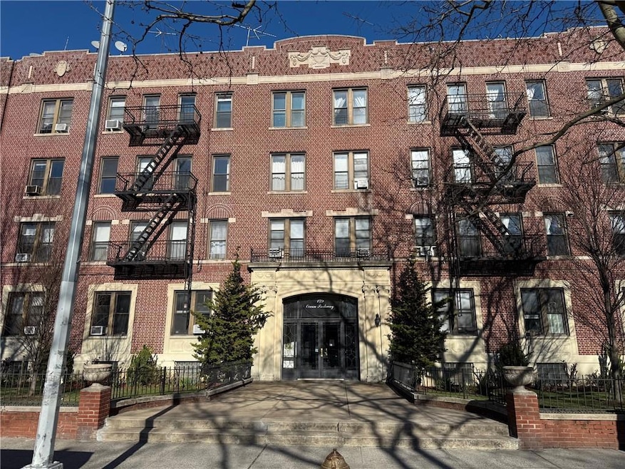 179 Ocean Pkwy unit 3C, Brooklyn, NY 11218 - photo 1