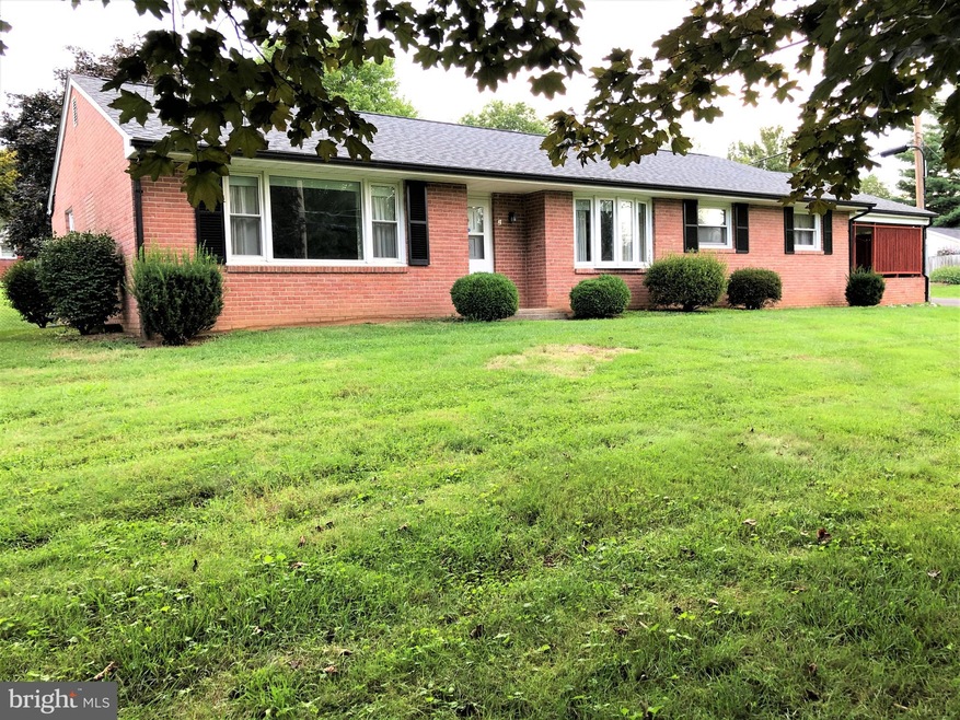 2 Hampton Rd, Round Hill, VA 20141 - photo 1