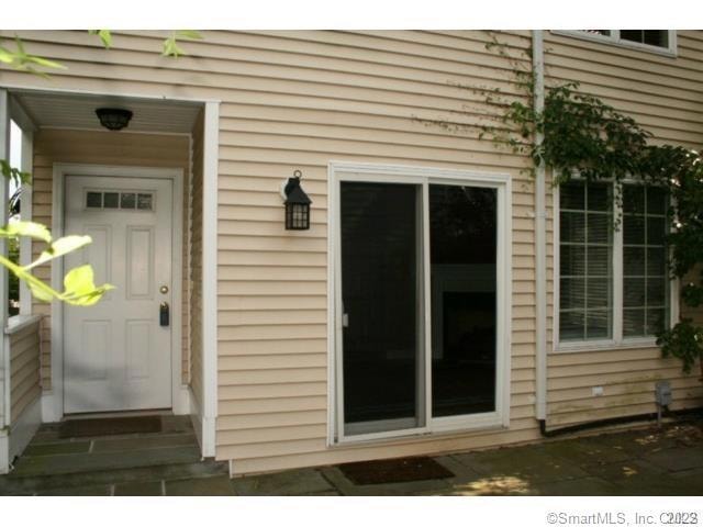 3 Deerfield St unit 3, Fairfield, CT 06825 - photo 1