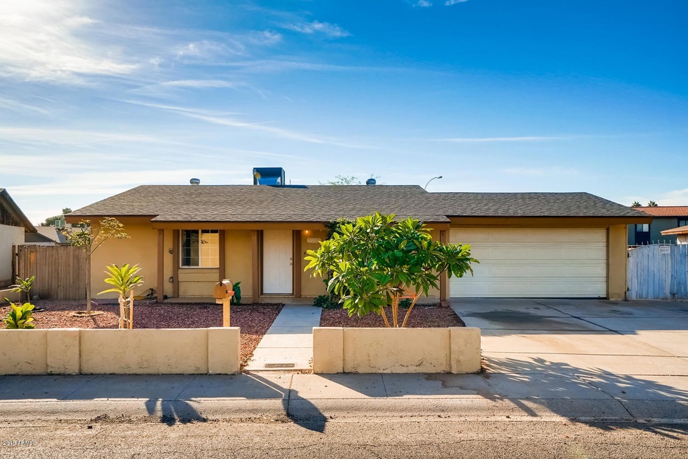 8111 W Westview Dr unit 5, Phoenix, AZ 85033 - photo 1