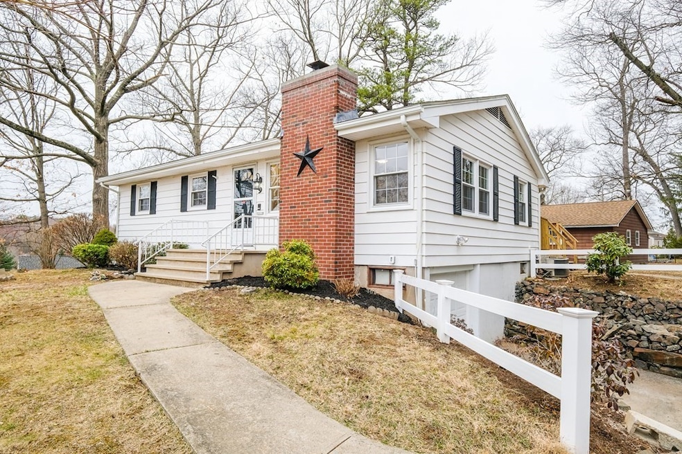 9 Albert St, West Springfield, MA 01089 - photo 1