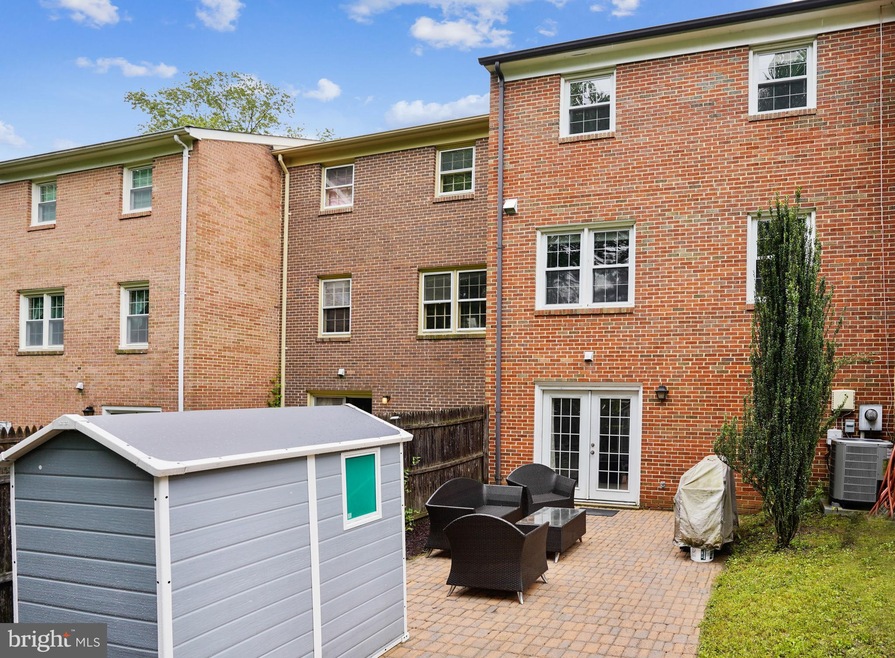 6847 Dina Leigh Ct, Springfield, VA 22153 - photo 1