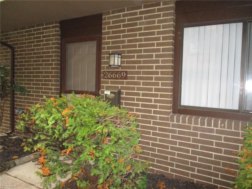 26669 Lake of the Falls Blvd unit 26669, Olmsted Falls, OH 44138 - photo 1