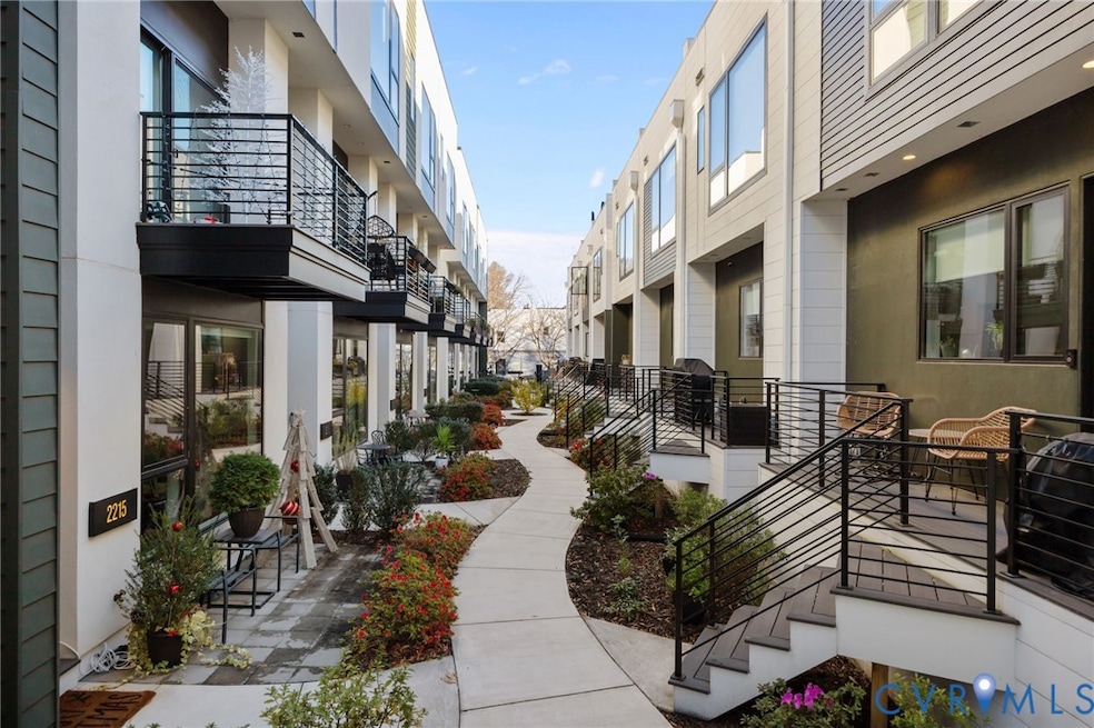 2217 Uptown Alley unit END, Richmond, VA 23220 - photo 1