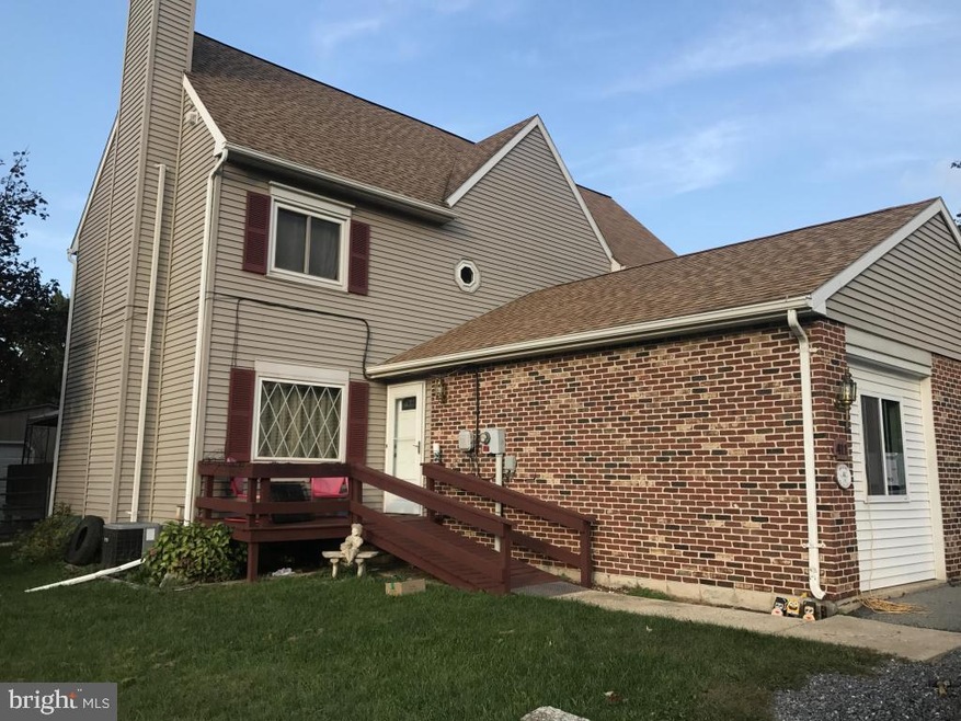 411 Washington Blvd, Womelsdorf, PA 19567 - photo 1