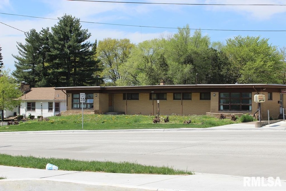 3834 N Division St, Davenport, IA 52806 - photo 1