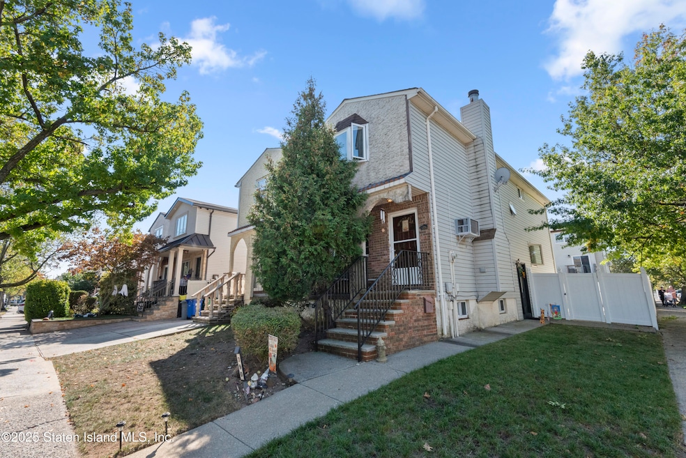 Under Contract $689,999 • Co-Listing Agent