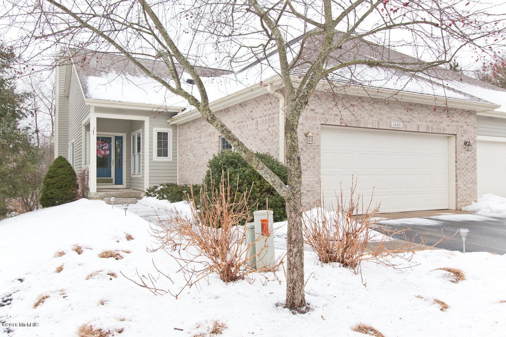 1640 Stillwater Ct NE unit 28, Grand Rapids, MI 49505 - photo 1