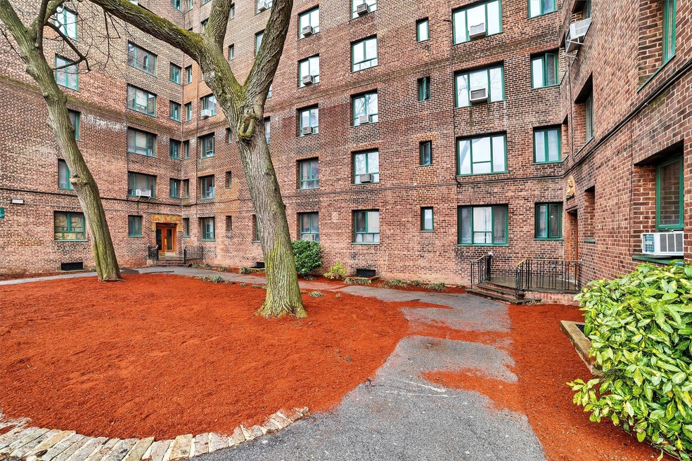 1725 Purdy St unit 1G, Bronx, NY 10462 - photo 1