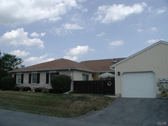 5800 Burning Tree Ln, Macungie, PA 18062 - photo 1