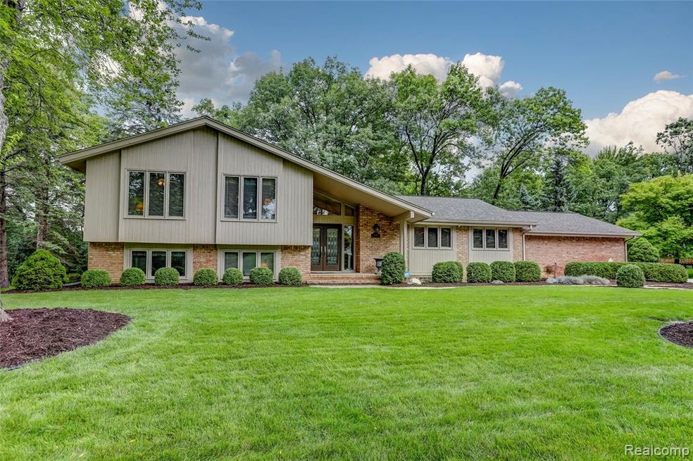 1884 West Bend Drive, Bloomfield Township, MI-1-FU