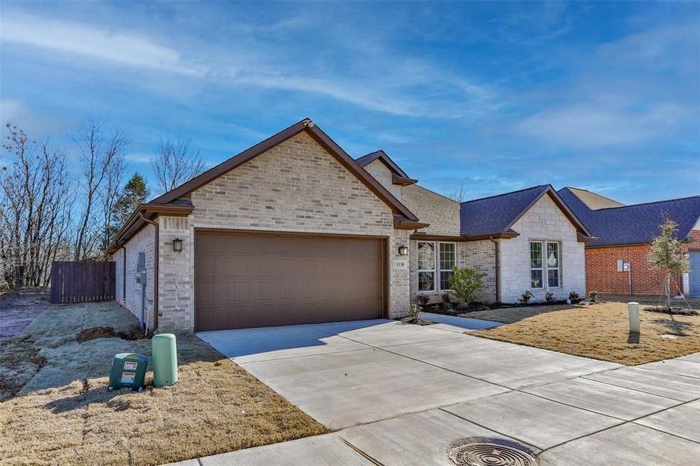 1130 Vintage Ave, Gainesville, TX 76240 - photo 1