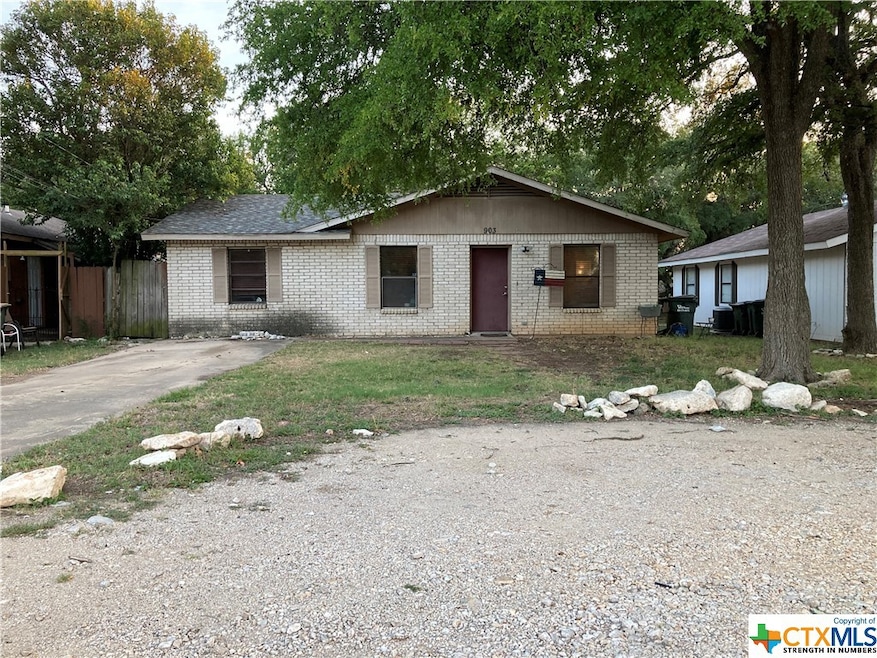 903 N Bishop St, San Marcos, TX 78666 - photo 1