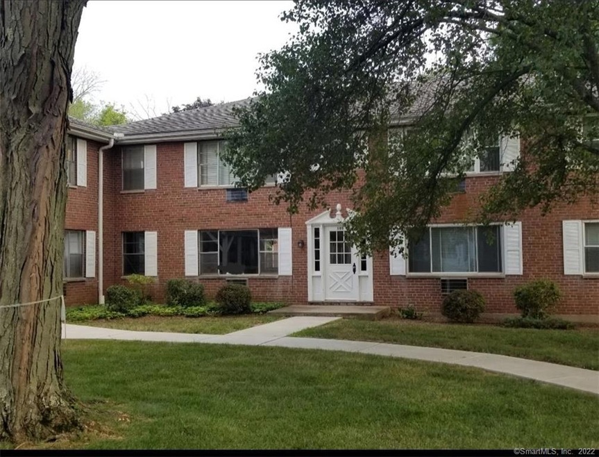 105 Shadow Ln unit A1, West Hartford, CT 06110 - photo 1