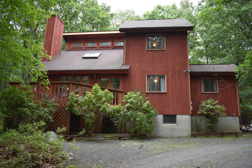 204 Surrey Dr, Hawley, PA 18428 - photo 1