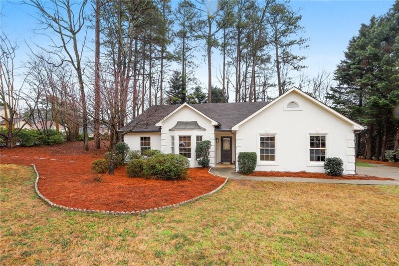 Renovated ranch with freshly painted exterior and 