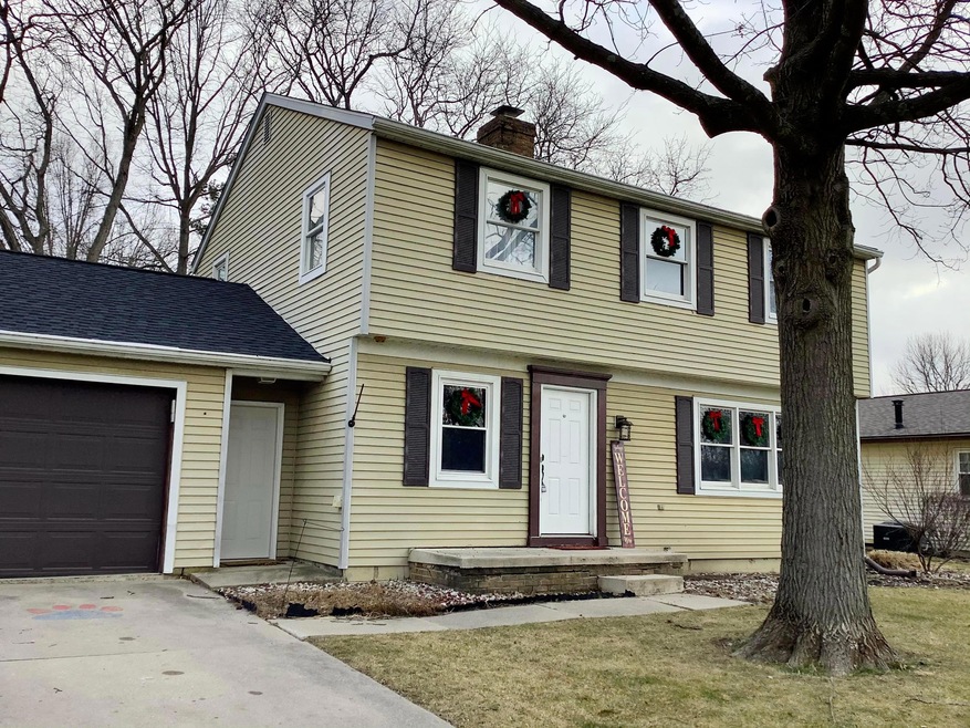 915 Hickory Dr, Marysville, OH 43040 - photo 1