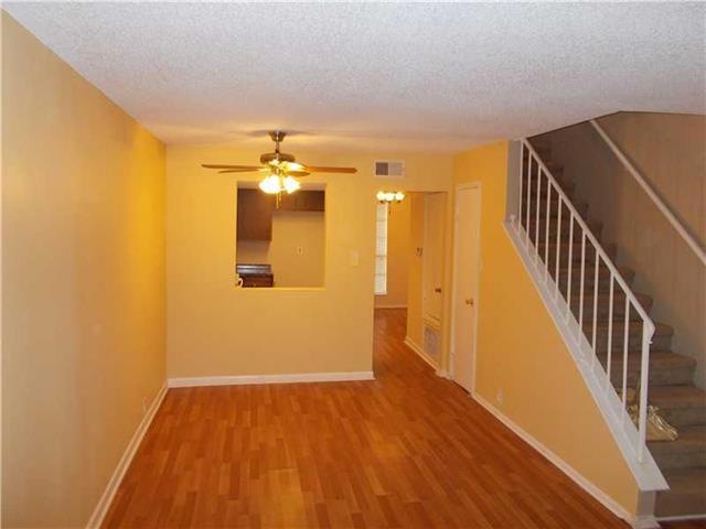 Photo. Living room/dining combo