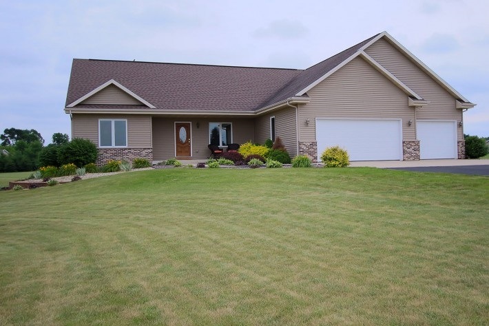 N9354 Wood Duck Cir, Belleville, WI 53508 - photo 1