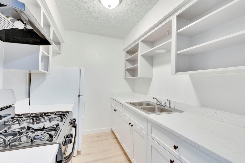 Kitchen with open shelves, stainless steel gas st