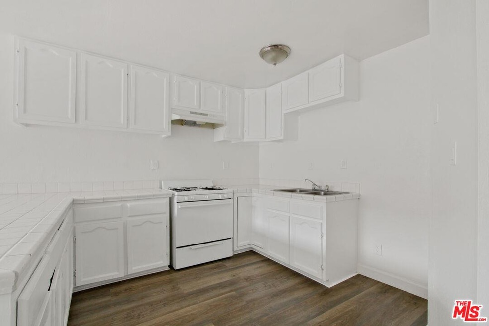 11688 S Central Ave, Los Angeles, CA 90059 - photo 1