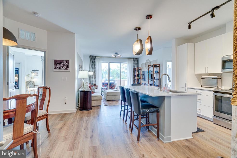 10755 Fairgrounds Dr unit 128, Fairfax, VA 22030 - photo 1