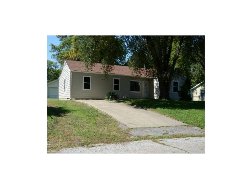 3042 S Scott Ave, Independence, MO 64052 - photo 1