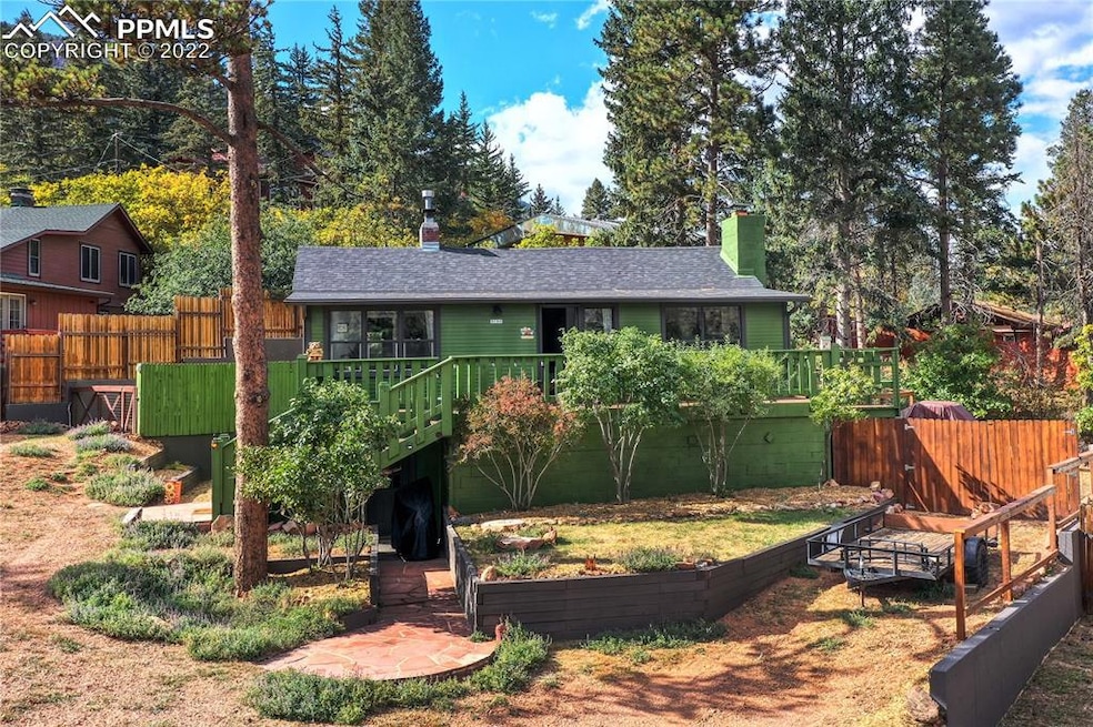 3  parking areas with fenced back yard