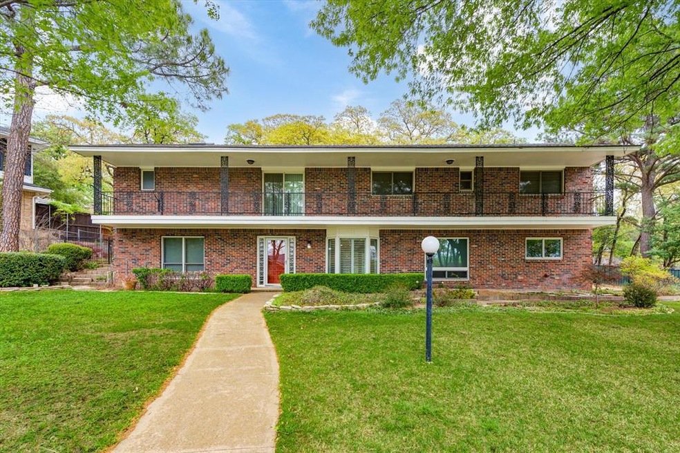 1008 Edgecliff Dr, Bedford, TX 76022 - photo 1