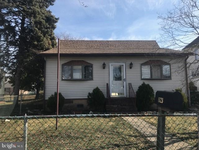 1629 Ward St, Marcus Hook, PA 19061 - photo 1